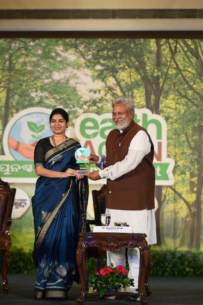 "When rivers dry, civilizations fade.” 
A powerful reminder from Dr. Rajendra Singh — the Waterman of India. 🌎🌊