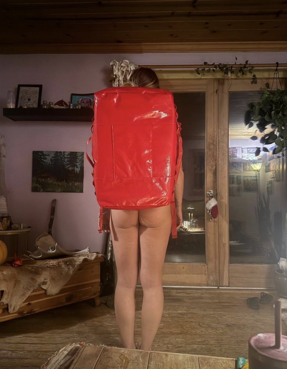 Look at my new backpack 🎒 onlyfans.com/adventureswith…