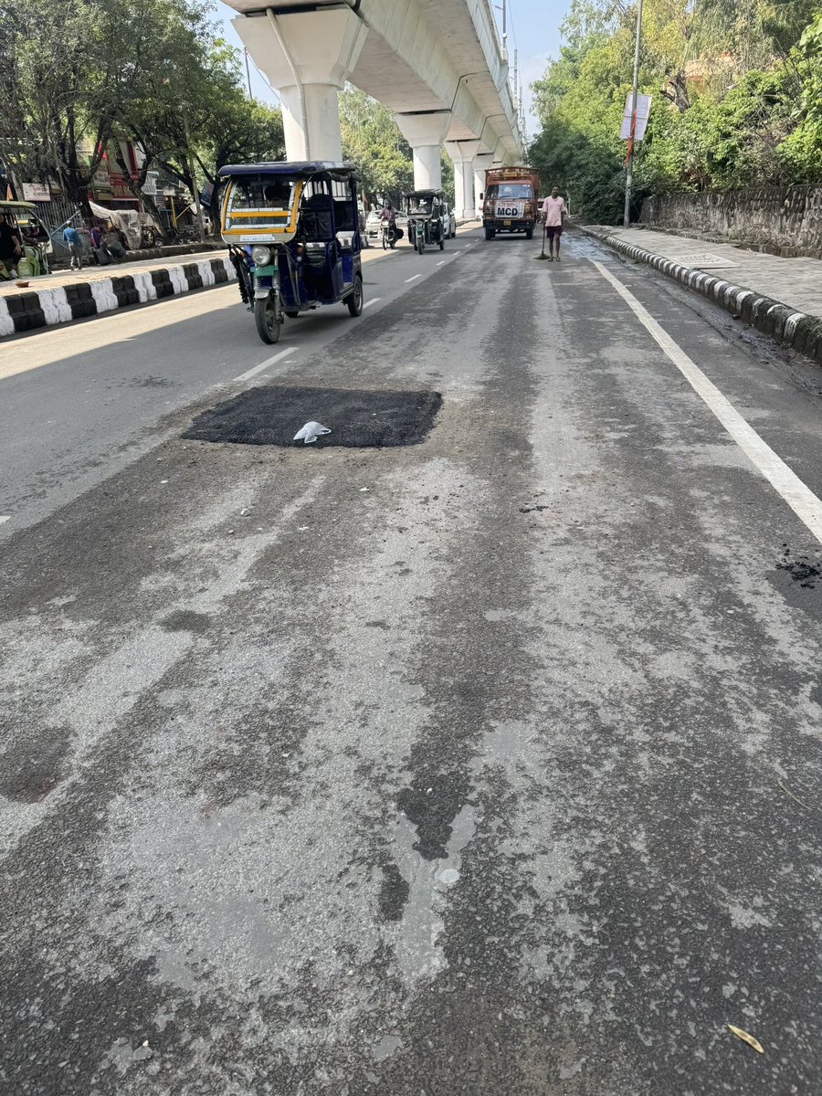 RahulMo38020289's tweet photo. Cmplnt made 2 CM/DJB via Email 4 water leakage on 31.07.25 at Mayur Vihar police station road Ph-1, bt 2day w/o removing leakage road made. Suspend officials. @gupta_rekha @DelhiJalBoard @pwddelhi @PMOIndia https://t.co/1wK6NS4yQb