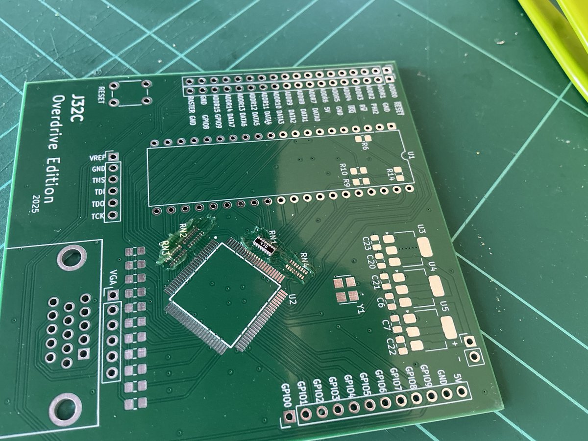 CodingAndThings's tweet image. Seven hours to solder four components that just wouldn’t place nice. How was your day? 🤦♂️
