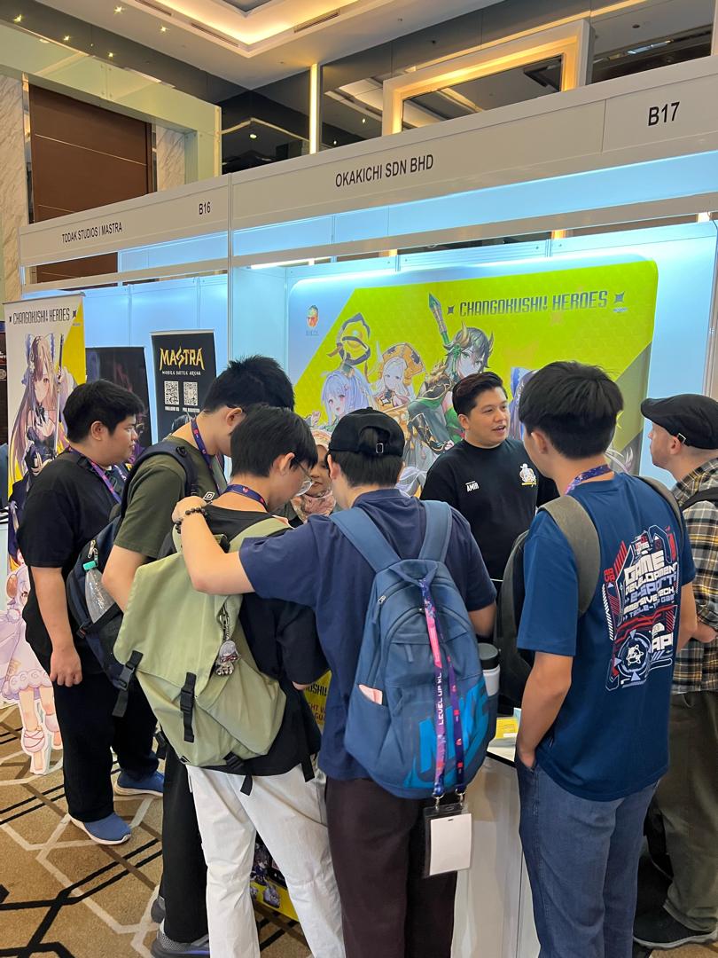 OkakichiMY's tweet photo. The energy at our booth is insane! 💪🏼🔥
We've seen some epic poses and pros 🕹️! Get down to Booth B17 now to join the chaos and claim your exclusive Changokushi! Heroes Lanyard.
Visit us today and tomorrow (Oct 7–8) at the Connexion Conference & Event Centre, Bangsar South! See you there!

#MalaysiaDigital #LEVELUPKL #LEVELUPKL2025 #ChangokushiHeroes #MobileGame