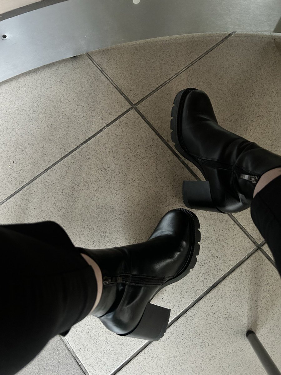GoddnessOnHeels's tweet photo. Moj krok nie prosi się o uwagę a sam ją przyciąga, a ty powinieneś płacić za przywilej patrzenia codzienną kawą dla swojej Bogini.

RT + kawa = zadanie do wykonania 💋

Findom femdom humanatm feet shoes stopy
@rt_feet @RTNiewolnik https://t.co/MJRFZHHZP1