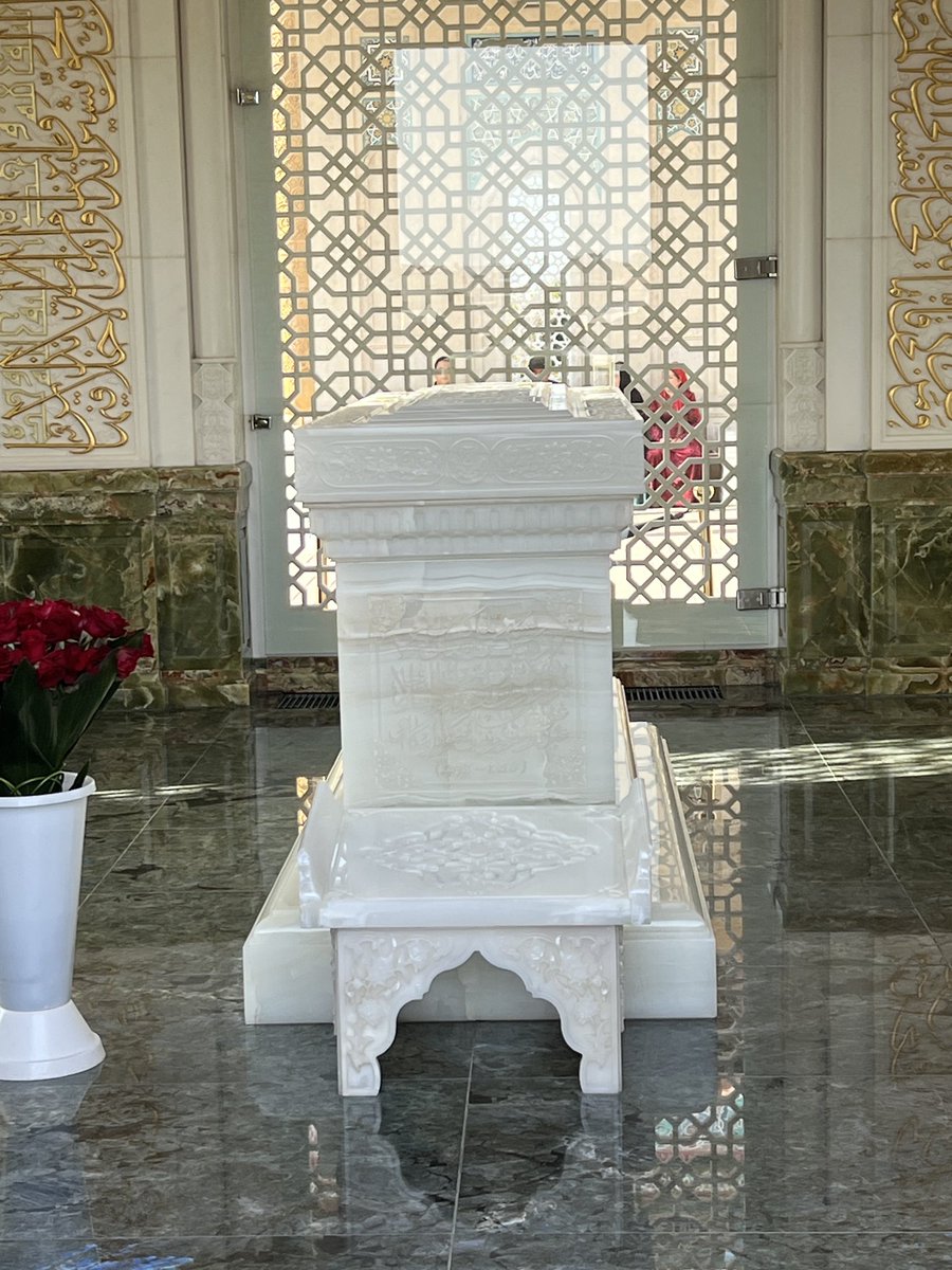 Semerkant’da Cumhurbaşkanı Merhum İslam Kerimov’un kabri.