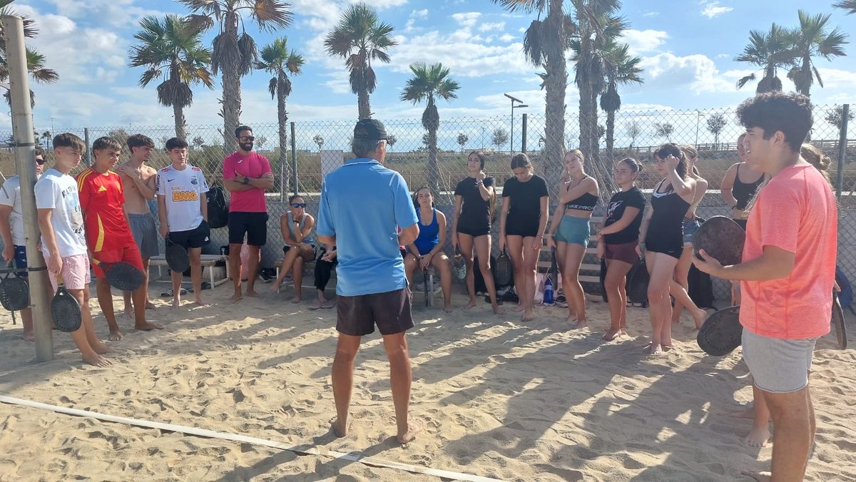 Comenzamos un nuevo curso escolar de Erasmus+ acogiendo a un grupo de alumn@s de 2º Bachillerato practicando senderismo en Cabo de Gata, jugando a tenis-playa o visitando  la ciudad de Granada. Esperamos que haya sido una experiencia involvidable! <a href="/EUErasmusPlus/">Erasmus+</a> #ErasmusSCH