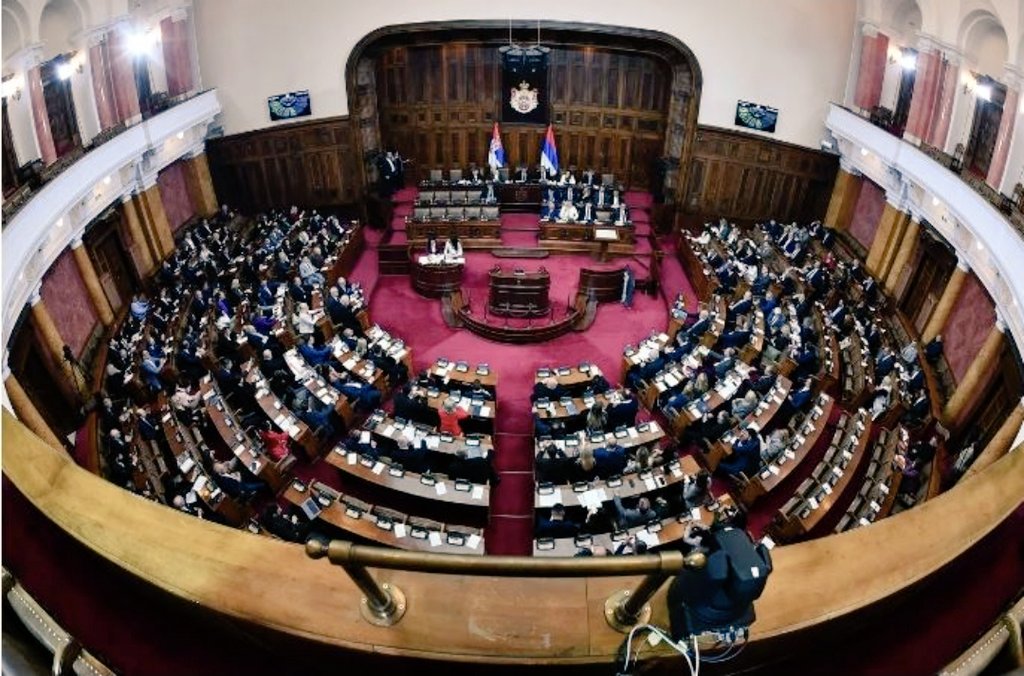Nestrpljivo čekamo da vidimo da li će nosilac zakonodavne vlasti u Srbiji, tzv. Narodna skupština Republike Srbije, usvojiti predlog zakon o legalizaciji na današnjem zasedanju. 

Šalimo se, nismo nestrpljivi. 
Dobro znamo da niste nikakav nosilac zakonodavne vlasti, jer ljudi