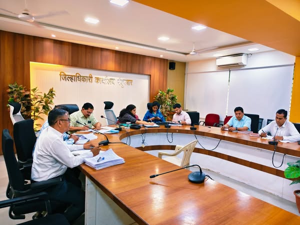 📍 नगरपरिषद विभागाच्या कामकाजाचा आढावा बैठक

नंदुरबार | मा.  जिल्हाधिकारी डॉ. मित्ताली सेठी यांच्या अध्यक्षतेखाली नगरपरिषद विभागाची बैठक पार पडली.
घनकचरा व्यवस्थापन, पार्किंग, कर वसुली, सीसीटीव्ही, नागरिक सुविधा यावर सविस्तर चर्चा झाली.

#Nandurbar #UrbanDevelopment #SmartCity