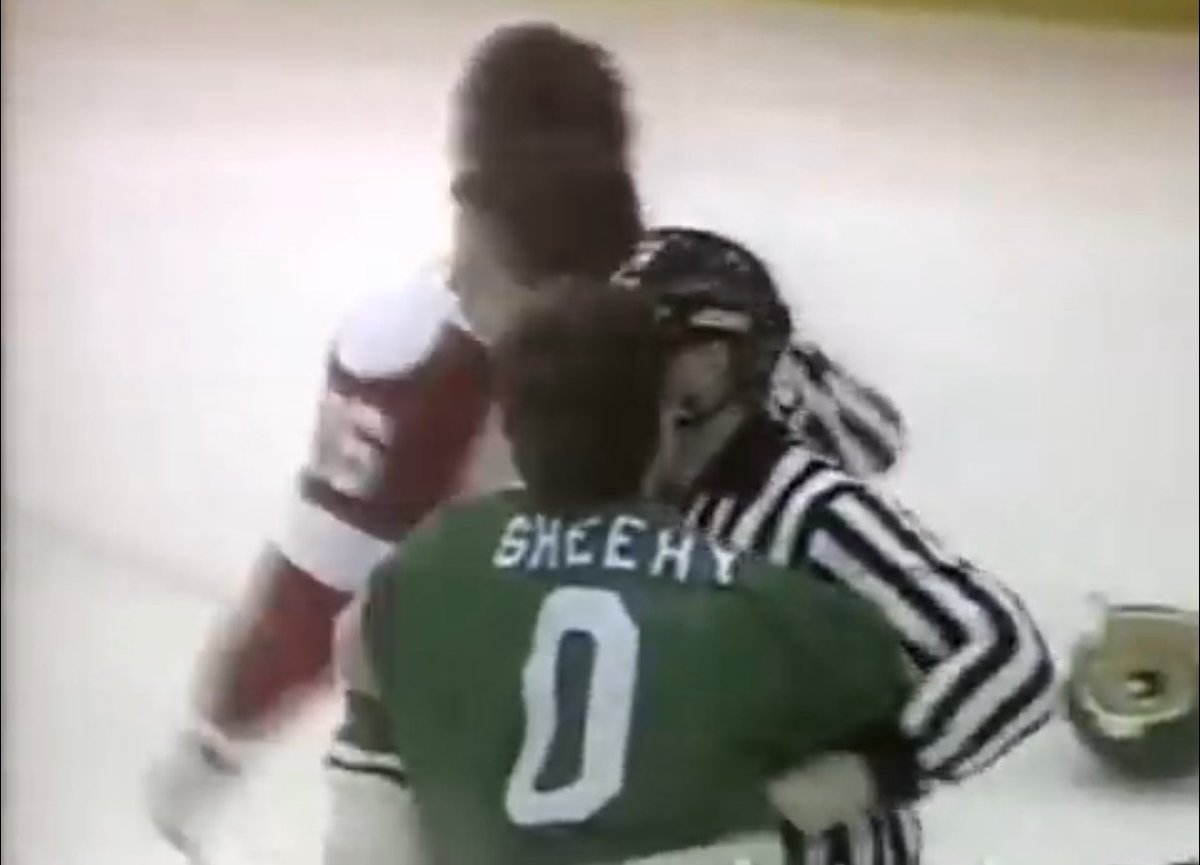 BetOnBanana's tweet image. Only Neil Sheehy days until the NHL regular season starts up again🏒⏳

Today is the day🎉🥳🍾
#HockeyTwitter #IsItOctoberYet #NHL #Hockey #NHLNews #NHLCountdown