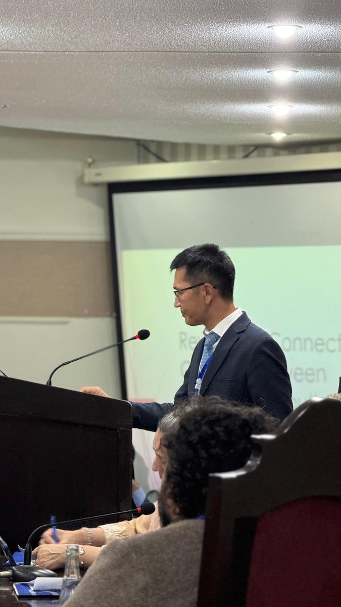 Day 1 | Session I continues with Mr. Emil Dzhuraev on Revitalising Connectivity Corridors between Central and South Asia.
He highlights key initiatives like TAPI, CASA-1000, and CPEC in strengthening regional linkages.
#SPIRFES25 #FESPakistan #SPIRFES #EmergingAsia25