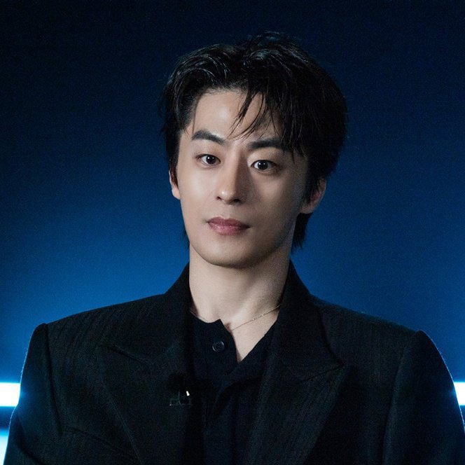 의외로 혼혈인 배우

구교환
할머니가 프랑스인으로 쿼터혼혈(1/4)임.
프랑스어 이름은

Urspin Dirlsnze Vevirn Kyohwanimu
어르스펀 데르시제 베베르 교화니므

구교환 본인이 언급하는걸 싫어해서 팬들은 구교환이 혼혈인 사실을 쉬쉬함. 
늦덕인 사람들은 모르는 사람 많음.