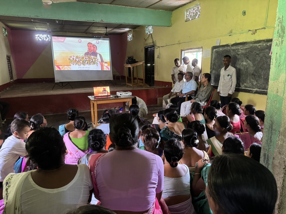 Mrinal_MLA's tweet image. Attended the inaugural ceremony of Orunudoi 3.0 launched by HCM
@himantabiswa dangoriya today in the polling stations 85, 86 and 79 at Betioni HS School.
#Orunudoi3