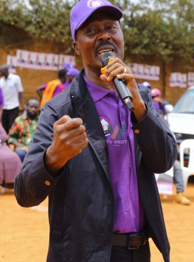 tvwestUG's tweet photo. Maj. Gen. (Rtd) Gregory Mugisha Muntu, okwatsire ebendera y'ekigombe ekya Alliance for National Transformation eriizooba naija kusiiba omu disiturikiti ya Isingiro arikuronda obushagiki omu kwetegurira akaruuru ka boona aka 2026

#WestUpdates
#UgandaDecides2026 
#VoteMugishaMuntu https://t.co/ylYFLsK7MY
