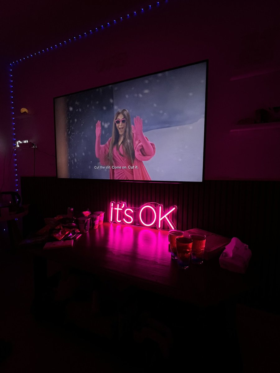 اليسا الاحساس الحب الجمال القوة و الاصرار  ، منتعلم منها كلشي ❤️❤️
الوثائقي الاجمل و الاحب على قلبي #its_ok 
<a href="/elissakh/">Elissa</a>  #اليسا