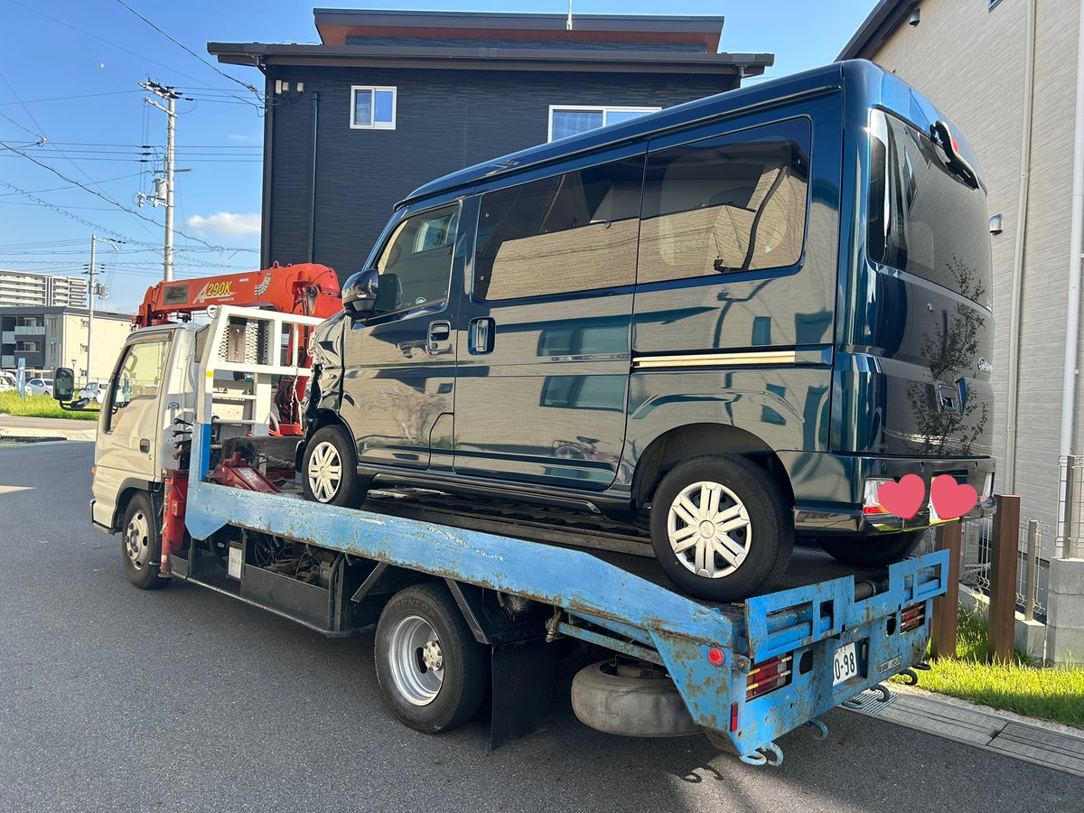 私の可愛い軽バン…Σ🚙
ぶつかられた( ߹꒳​߹ )
かわいそうに…
ここのとこ忙しすぎたから、少し止まれってことやろね𓂃🫧
相手がさ、謝らないのよ💢
保険会社の担当さん、あとはよろしく(*ˊᗜˋ)ﾉﾞ
 #シンプルライフ