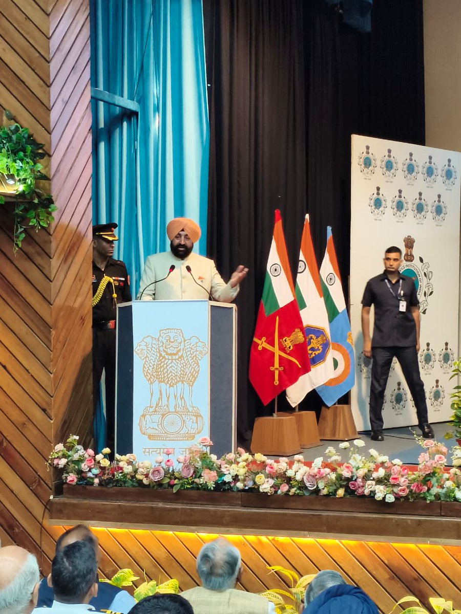 USIofIndia's tweet image. Hon’ble Governor of Uttarakhand expressed delight to be at USI among old colleagues and the new generation.
He spoke on Col Pyara Lal’s contributions, Uttarakhand’s relevance, reverse migration, women empowerment, and the universal application of AI.

#USIofIndia #CS3 #Leadership