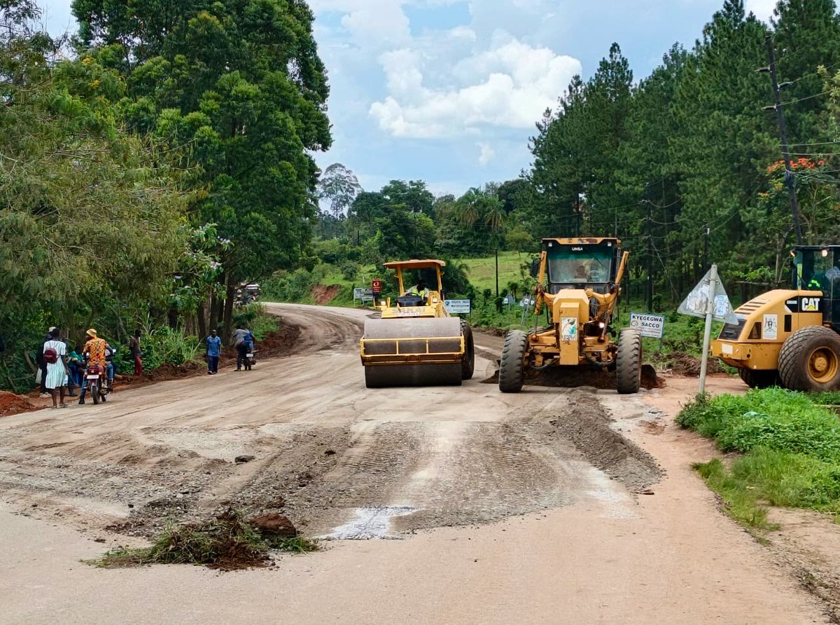 MoWT_Uganda's tweet image. #ACTION: Forward maintenance works have commenced on Mubende— Kyegegwa—Kyenjojo road. 

Mobilization continues on site for full scale rehabilitation works along the entire highway.