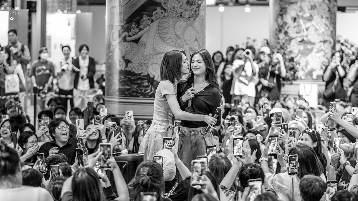 mikaspace_'s tweet image. หมับหมับ :)

🧡💜💫

EMIBONNIE WITH ANYS
#GMMTVFANIVALxEmiBonnie