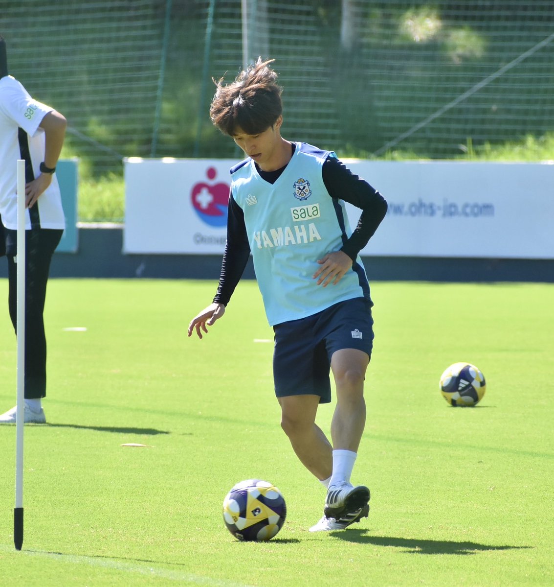 tone_s20's tweet image. 久しぶりの練習見学⚽️
今日は遠いのもあってあんま撮れなかった📷🥲
個人的には優しい方にファンサ誘っていただいて、潮音くんにやっとジュビロと広島ユニにサインいれてもらえた💙💜😭

#井上潮音
#ジュビロ磐田
#サンフレッチェ広島