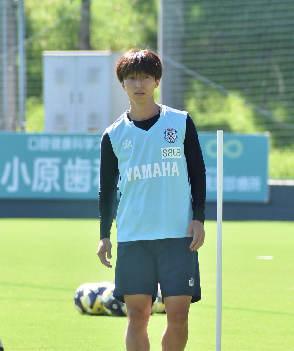 tone_s20's tweet image. 久しぶりの練習見学⚽️
今日は遠いのもあってあんま撮れなかった📷🥲
個人的には優しい方にファンサ誘っていただいて、潮音くんにやっとジュビロと広島ユニにサインいれてもらえた💙💜😭

#井上潮音
#ジュビロ磐田
#サンフレッチェ広島