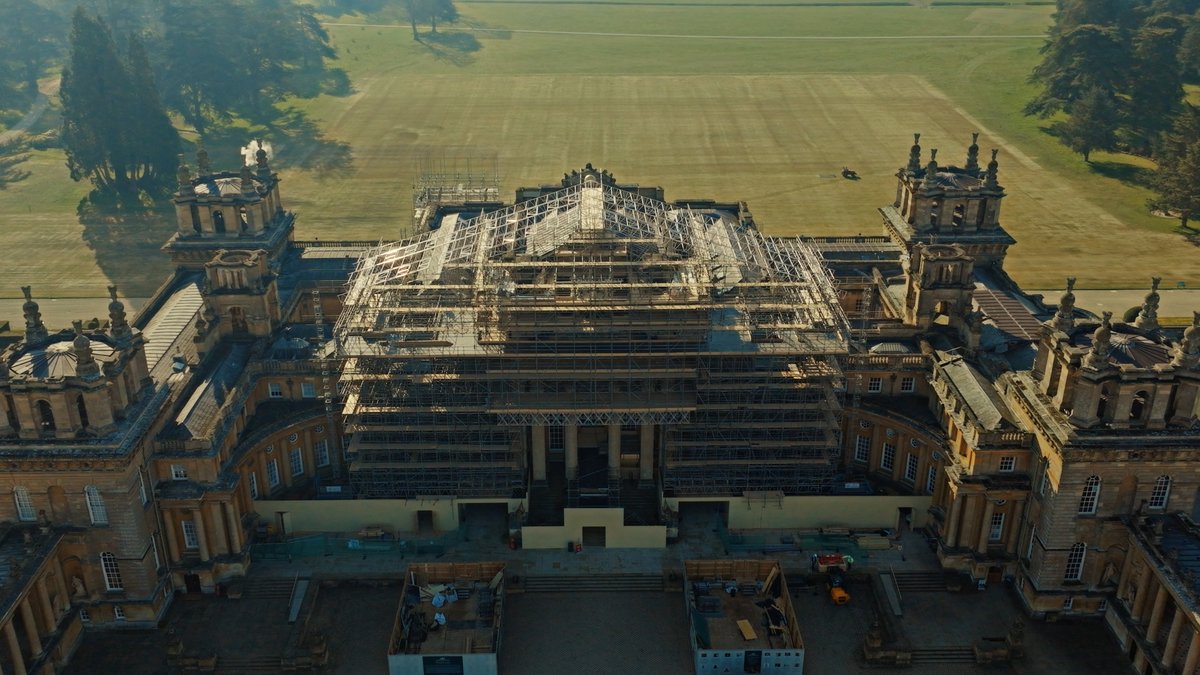 4Viewers's tweet image. In a brand new series, we explore Britain’s country estates through state of the art drone photography. This episode explores Blenheim Palace and its expanses of gardens and woodland. #GreatEstatesFromAbove is on @More4Tweets at 9pm.
