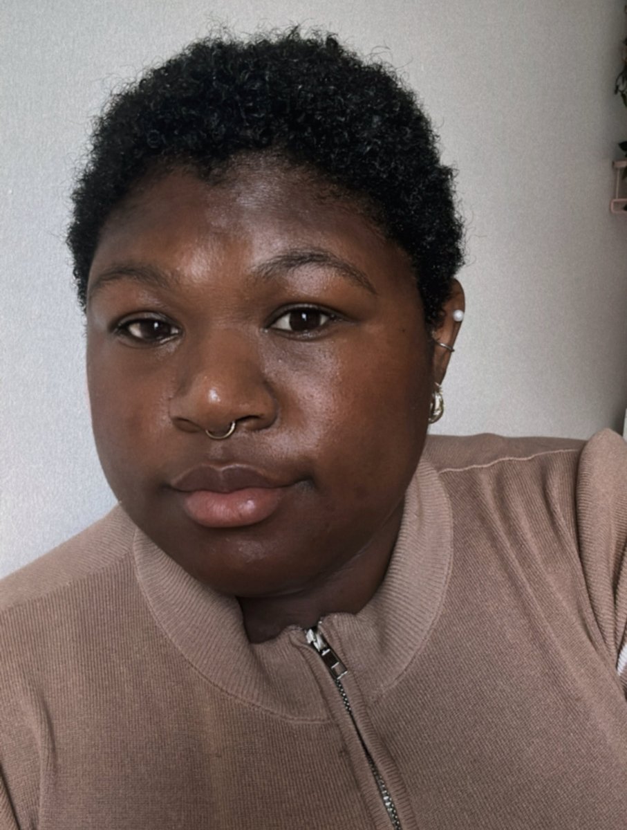 I’ve seen a lot of people talk about losing weight in their face. Yes you need to lose total body fat in order to do so, but  managing inflammation and reducing stress truly is a game changer. I have not lost a huge amount of weight yet but this is a 2 month difference