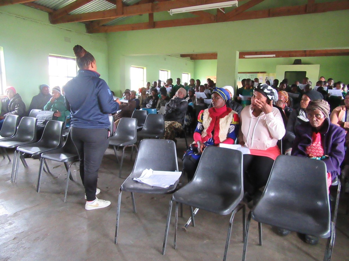 skrumorg's tweet photo. Heavy rain followed us to Mphini Primary, so. Into the classroom. We were asked if parents could join us. NO problem. ALWAYS good when parents get involved.
@Theatlasfoundation @FreddieForADay @sportscouncilsz @TackleHIV https://t.co/ryUsF7dIOZ