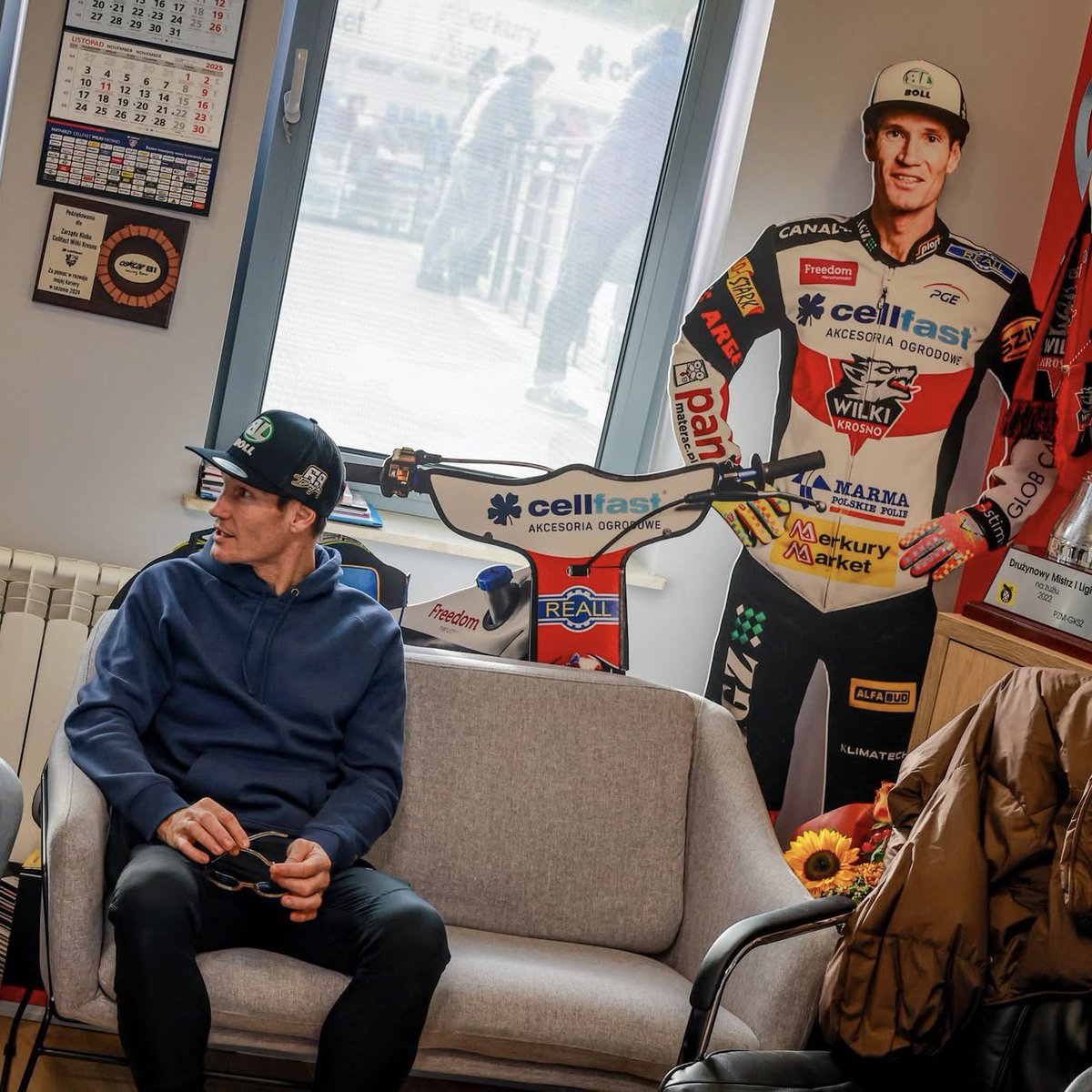 Spotted at Speedway tweet media