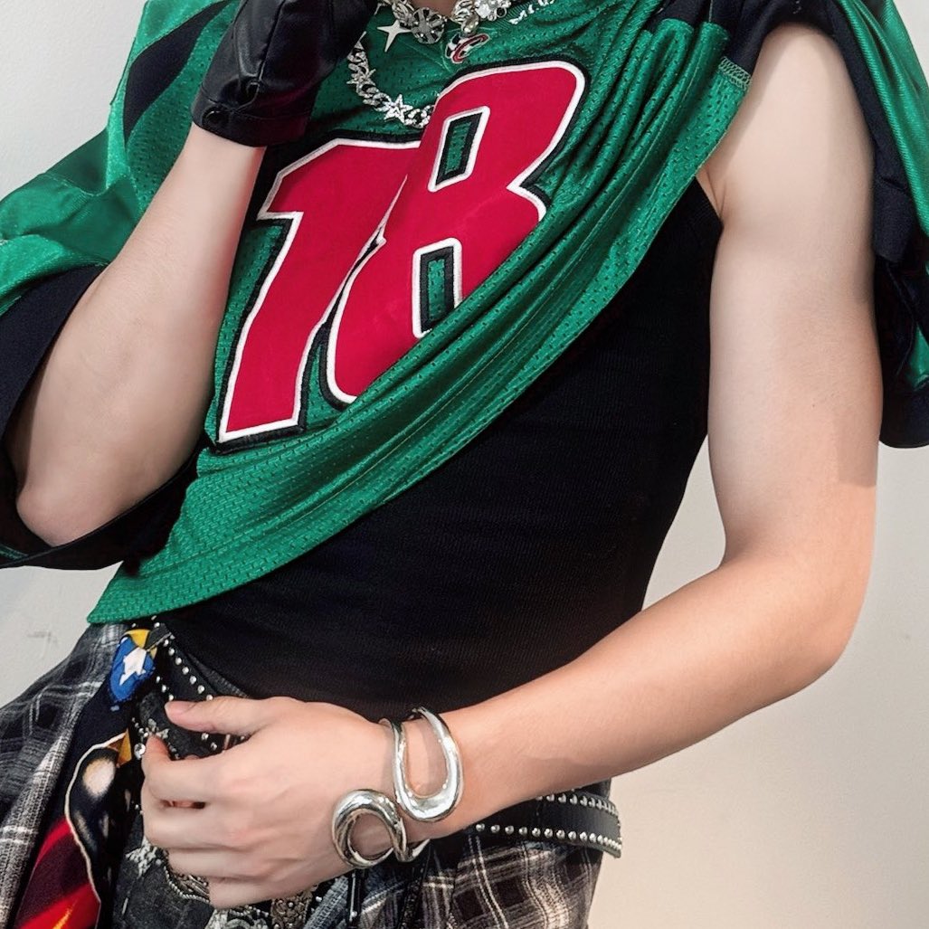 Offroad’s back at it again with the baby doll like face but with a body that can punch me to heaven Iktr 🙂‍↕️