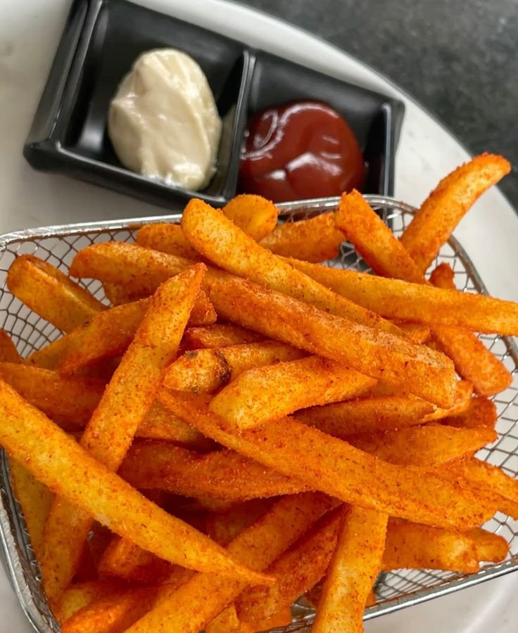 heyshipz's tweet image. i blocked all weird people so if u r seeing this congrats, say Hi and claim a fry 🍟