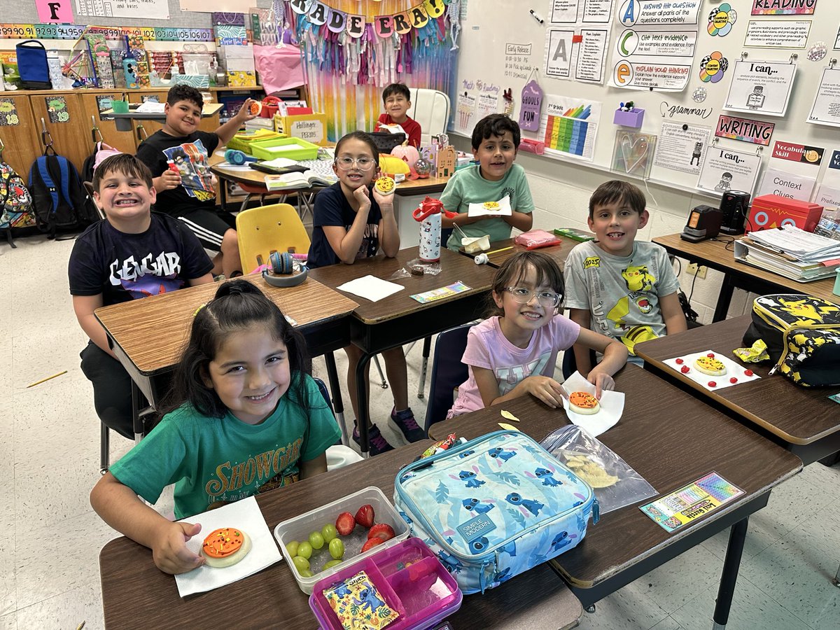 Charlotte Hollinger, M. Ed. 🪩✌🏻🖤 tweet media