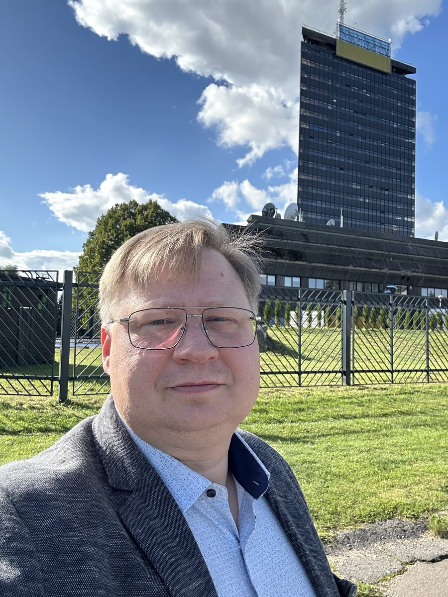 Nu jau būšu pabijis visās televīzijās ar stāstu par situāciju ar latviešu valodas (ne)prasmi bij. krievu skolās. Šodien tika filmēts materiāls LTV1 “Kultūršokam”, kurš būs ēterā šīs piektdienas vakarā. Raidījuma nosaukums ir īsteni piestāvīgs – šoks un krīze! Laiks rīcībai!