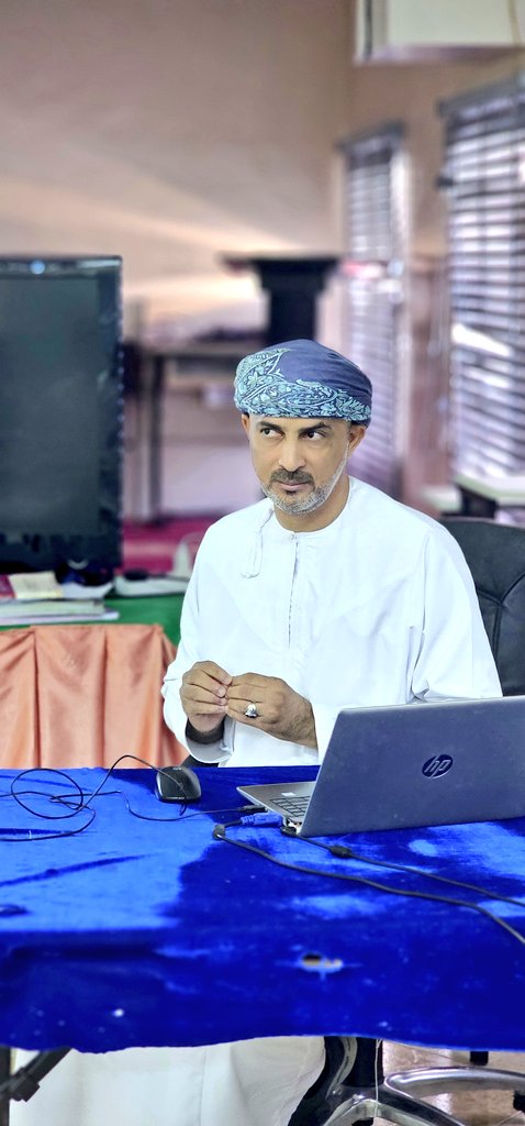 EduGovDkh4706's tweet photo. ضمن برامج الإنماء المهني بقسم الرياضيات، استضافت المدرسة الأستاذ سليمان بن سلطان العامري لتقديم ورشة تدريبية بعنوان (درسي بالذكاء الاصطناعي) ، والتي تناولت توظيف تقنيات الذكاء الاصطناعي في التعليم.
كل الشكر والتقدير للأستاذ سليمان على جهوده وإثرائه للورشة. https://t.co/qOyR3rebuU