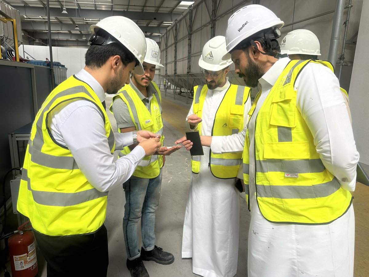 alianindcom's tweet photo. سعدنا بزيارة المركز الوطني للتنمية الصناعية ممثلاً في قطاع مواد وتقنيات البناء لمصنع أساليب إليان للبناء الحديث في مدينة سدير الصناعية ، للاطلاع على عمليات التصنيع وأحدث تقنيات البناء، واستكشاف فرص التعاون والتطوير لتعزيز نمو القطاع ودفع التحول الصناعي المستدام.

We were delighted to welcome the Industrial Center, represented by the Building Materials and Technologies Sector, to Alian Modern Building Systems Factory in Sudair City Industrial, to review the manufacturing processes and the latest building technologies, and to explore opportunities for collaboration and development to enhance the sector’s growth and drive sustainable industrial transformation.