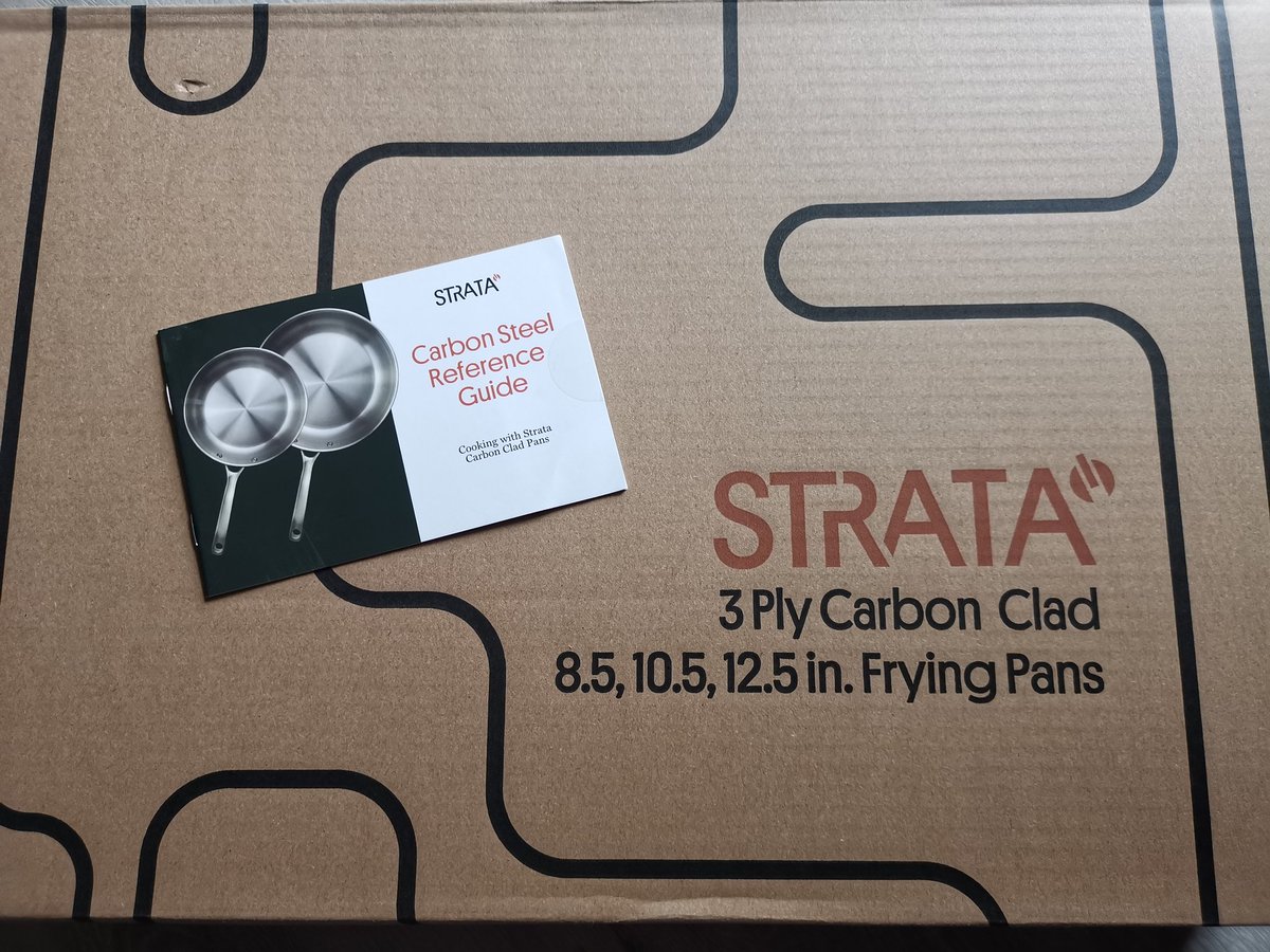 SpoilerMarc's tweet image. So, brauche jetzt den Rest meines Lebens keine neuen Pfannen mehr. Diese Carbon Clad sollen meine Teflonpfannen ersetzen. Der Aufbau ist wie bei meinen All-Clad Edelstahlpfannen, die oberste Schicht hier aber aus Karbonstahl. Und sie sind sehr leicht im Vergleich zu Gusseisen. 🥰