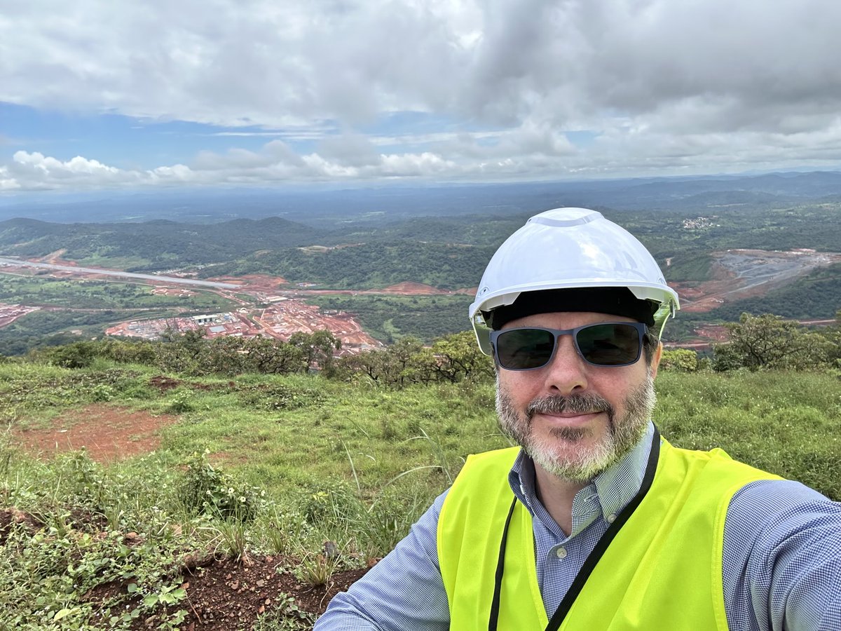 Ma première visite à #Simandou, la mine de fer potentiellement transformatrice de la région de #Guinée Forestière. J'en apprends beaucoup sur le contenu local minimal et la réduction des risques à l'approche de la « première exploitation ».