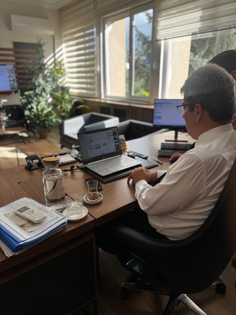 İl Nüfus ve Vatandaşlık Müdürümüz Caner Cavit KÖSEK İlçe Nüfus Müdürlerimizle Zoom üzerinden İlçelerde yürütülen işlemlerle ve 31 Ekim’de sona erecek olan Eski tip Sürücü belgeleriyle ilgili değerlendirme toplantısı yaptı<a href="/aktasnaci/">Naci Aktaş</a> <a href="/itasyapan/">İbrahim Taşyapan</a> <a href="/TC_UsakValiligi/">Uşak Valiliği</a> <a href="/canerkosek/">Caner Cavit KÖSEK</a> <a href="/TCNufus/">Nüfus ve Vatandaşlık İşleri Genel Müdürlüğü</a>