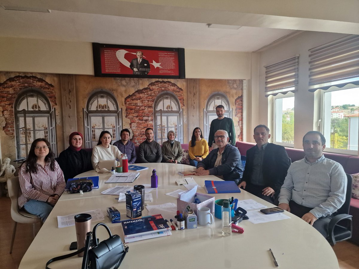 Şube başkanvekilimiz Kemal Pektaş ve yön krl üyemiz Mahmut Öksüz,Atkaracalar Şehit Hakkı Çelik ÇPAL'de eğitim çalışanlarımız ile bir araya geldiler. 
Huzurlu bir çalışma dönemi temenni ediyoruz ❤️