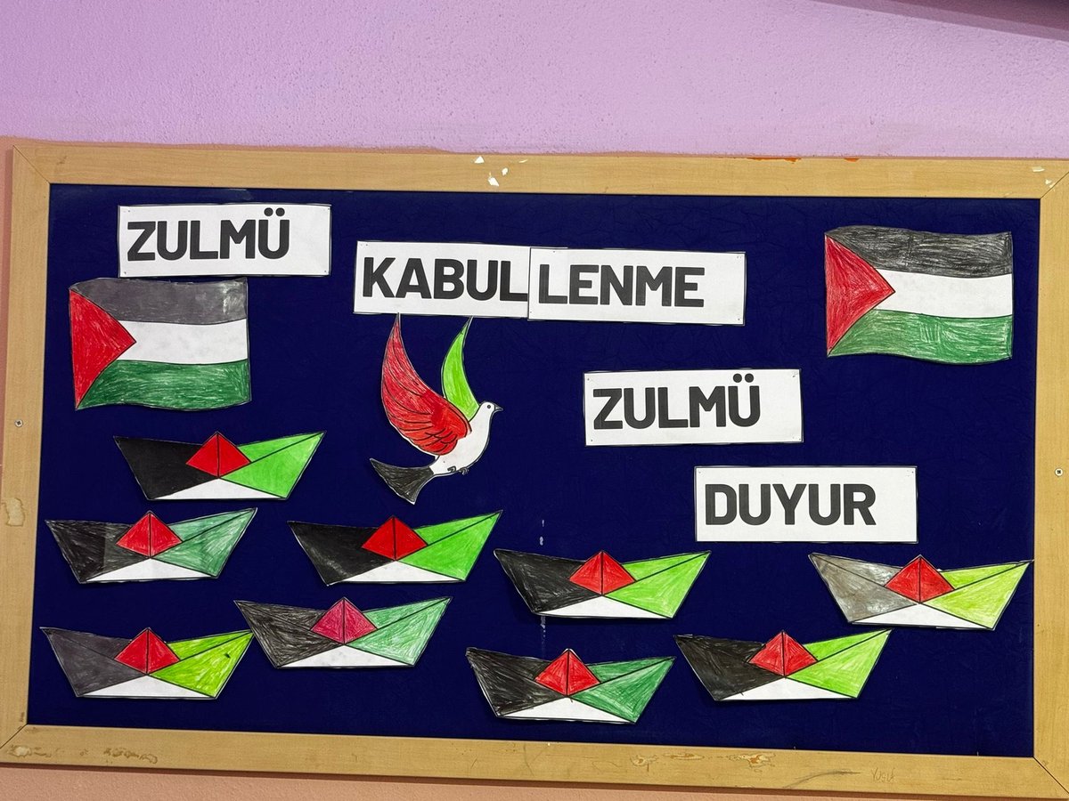Filistin ve Gazze’de yaşanan acılar, dünyanın ortak vicdanını sarsmaktadır.

Okullarımızda yürüttüğümüz farkındalık etkinlikleriyle öğrencilerimizin kalbinde merhameti, adaleti ve insanlık onurunu diri tutuyoruz.🇵🇸🇹🇷
#FreeGaza #FreePalestineNow