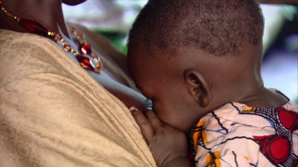 ,📌 « J’ai accouché quatre fois en cinq ans de mariage. C’était difficile d’entretenir les enfants, faire les travaux ménagers et m’occuper de mon commerce. », dit Madame Diarra Habibatou. Une mère de quatre enfants.
  Un article à lire sur le site. ✍️ bit.ly/4o87krV