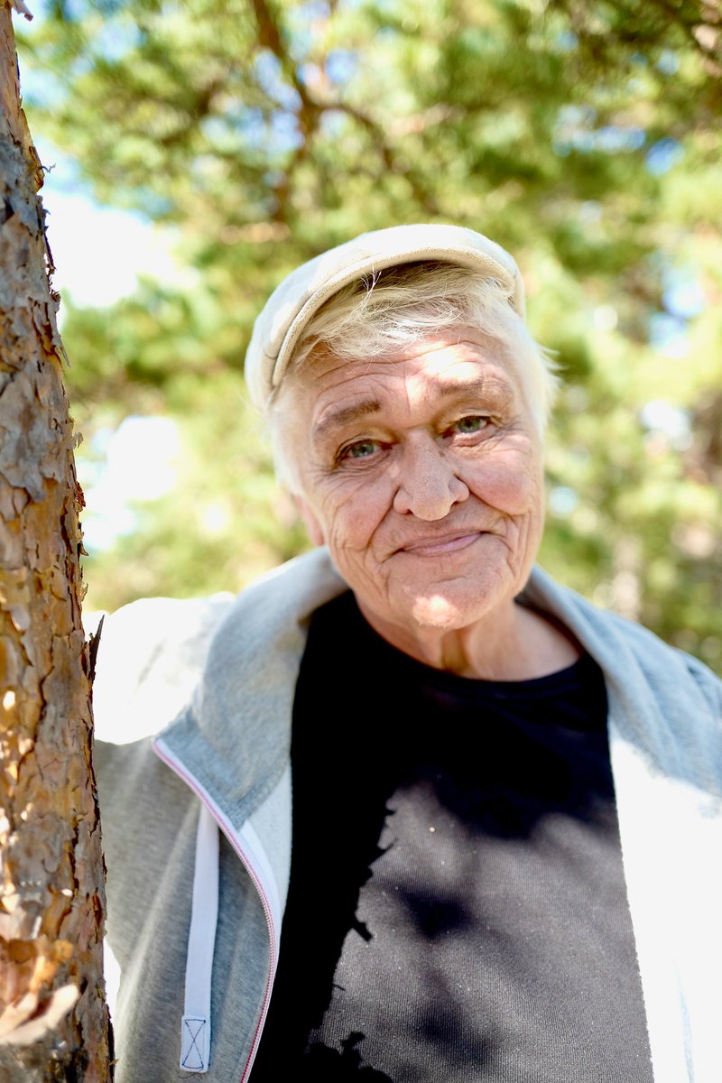 Pasi Kostiainen haastatteli Ydin-lehteen kirjailija Pirkko Saisiota.

Saisio kirjoitti Stalinista. Kirjailija näkee diktaattorien valtaannousuissa samankaltaisuutta. Häntä askarruttaa, miksi yhteisöt eivät nouse vastustamaan yksinvaltiaita?

Lue lisää ydinlehti.fi