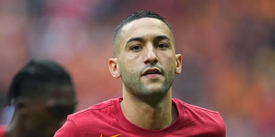 trainervanajax's tweet image. Als die Ziyech toch niet zo’n rare zou zijn, dan had het zo’n goede versterking geweest voor Ajax. 

Helaas… nu gaat hij voor 600k naar 🇷🇴