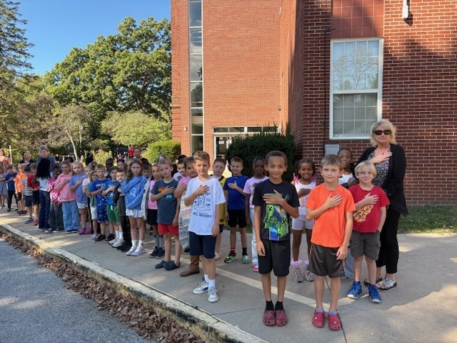AbbeyJBolton's tweet photo. Students and staff at Davey Elementary lined the street to honor Mayor Fiala as his procession passed. A kind, familiar face in our neighborhood—his legacy of care for Kent will not be forgotten. 💙 #KentCommunity #DaveyDragons @KentSchools @CityOfKentOhio https://t.co/JlKP6REOt5