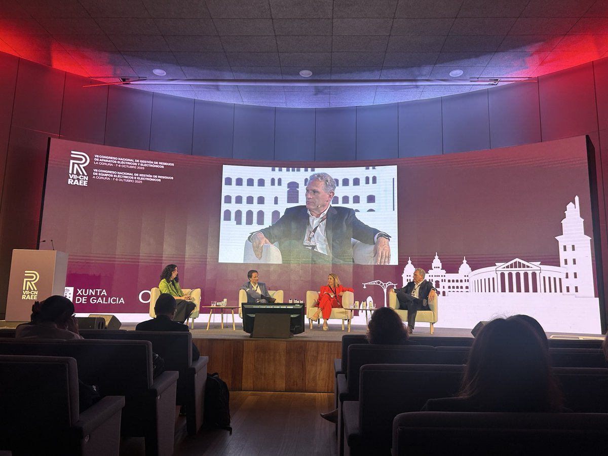 recilec's tweet image. Siguiendo atentamente el #congresoraee que tiene lugar en La Coruña, en el que asistimos como cada año desde Recilec. @CongresoRAEE