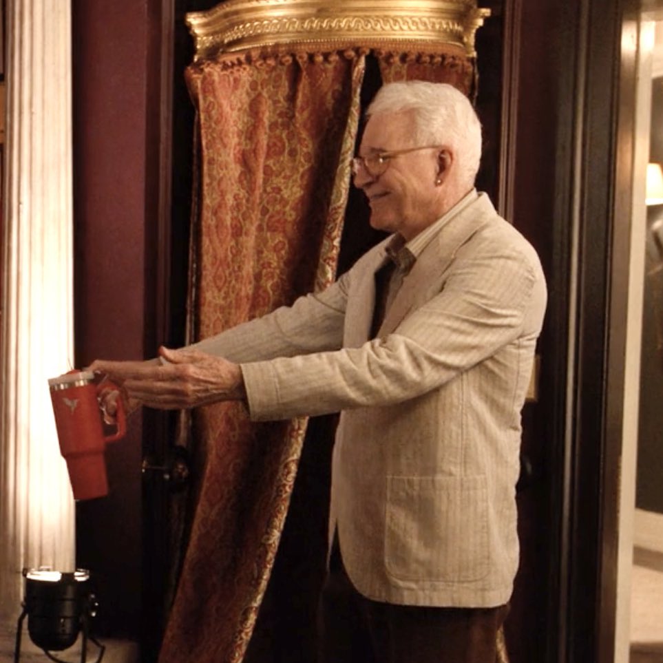 grqntt's tweet image. look at charles waiting patiently for a hug 😭
#omitb #onlymurders