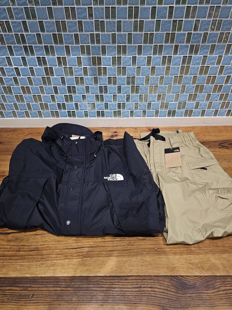 AleBit5's tweet image. Familyからちょっと早い誕プレもらった😁

雨の日楽しみだ😉

ノースフェイス × GORETEX✨