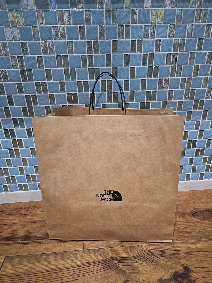 AleBit5's tweet image. Familyからちょっと早い誕プレもらった😁

雨の日楽しみだ😉

ノースフェイス × GORETEX✨