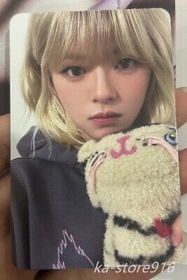 MiSaMoPlay's tweet image. yoo jeongyeon never stopped being beautiful ^_^ anyways, i love strategy jy so much im going insane looking for the digipack and pc