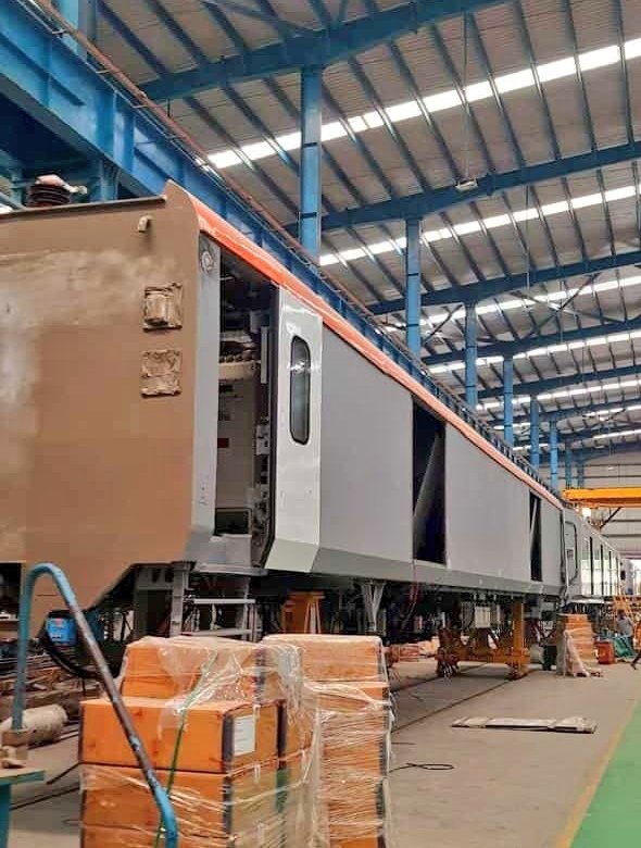 TechAnsuman's tweet image. #VandeBharat Cargo Freight, designed to handle temperature sensitive cargo.

Currently Prototype Rake (16C) under manufacturing. Service likely to operate between Mumbai-Delhi, ensuring swift movement of cargo from the major ports

Mostly by Nov end, RDSO will conduct the trials.
