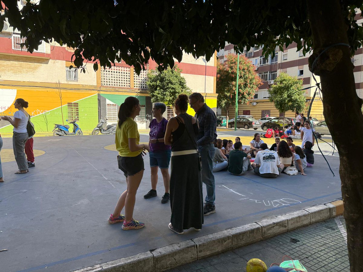 ASOCIACIONRUTAS's tweet photo. El viernes, nuestros chicos de primaria disfrutaron de una actividad creada por el alumnado de Pedagogía de @unisevilla dentro de su asignatura de #APS Tarde compartida con @ajmmaa llena de diversión y aprendizaje 🤝✨Gracias a @FundlaCaixa y #CaixaProinfancia
#CentroAbierto https://t.co/9ifGXpLHGw