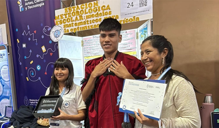 Proyecto salteño recibió Mención Especial en el eje Matemática de la Feria Nacional de Ciencias 2025

🌐➡️ bit.ly/470iAzz