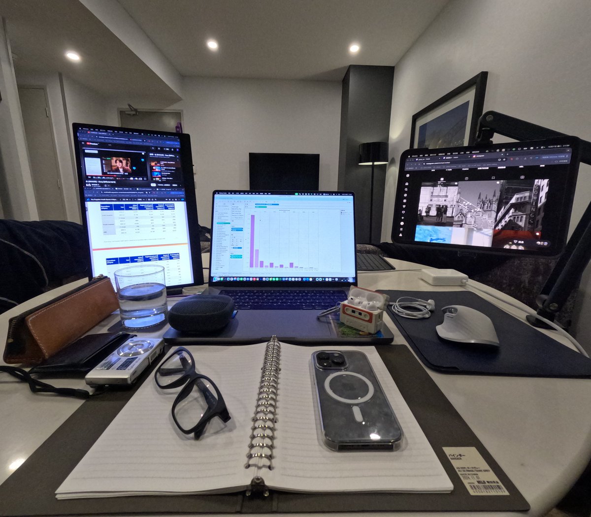 McKWLEE's tweet image. New Term, NEW Setup
#desksetup #Study #espressodisplay #airpodspro3 #macbook #ipadpro
